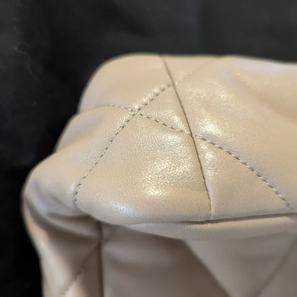 Chanel 19 Light Beige Quilted Shoulder Bag - Picture 9 of 12
